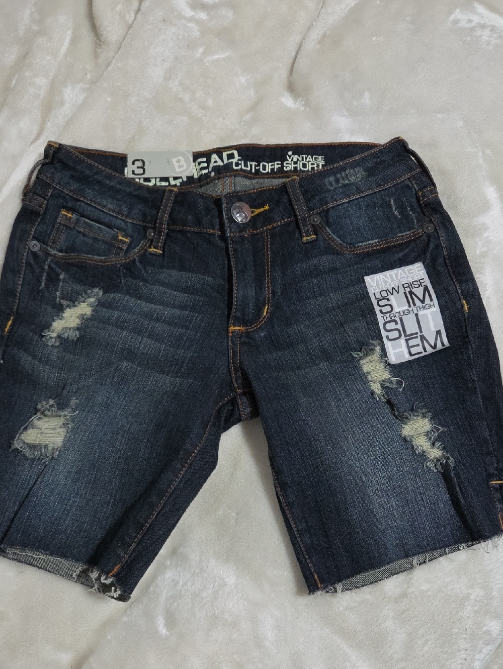 Bullhead Denim Co. Vintage Low Rise Cut Off Shorts. NWT. Size 3.